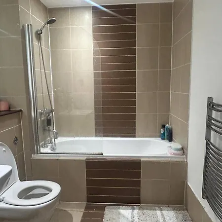 Cozy Apartment 5 Min Walk From Manchester Arena-2